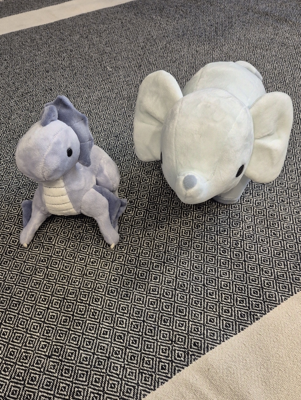 Bellzi Plush Elephant And Dragon
